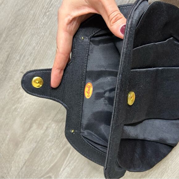 Ande- Vintage - black medium clutch- no chain- clasp- shell shaped- minimalist - Picture 5 of 6